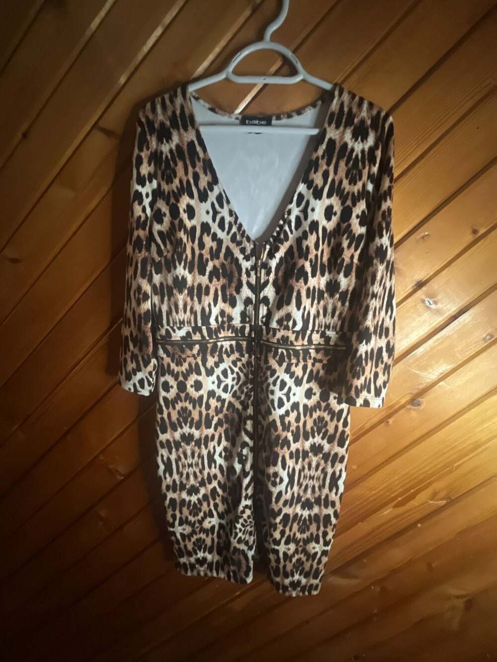 bebe Leopard Print V-Neck Long Sleeve Zip Front Midi Dress